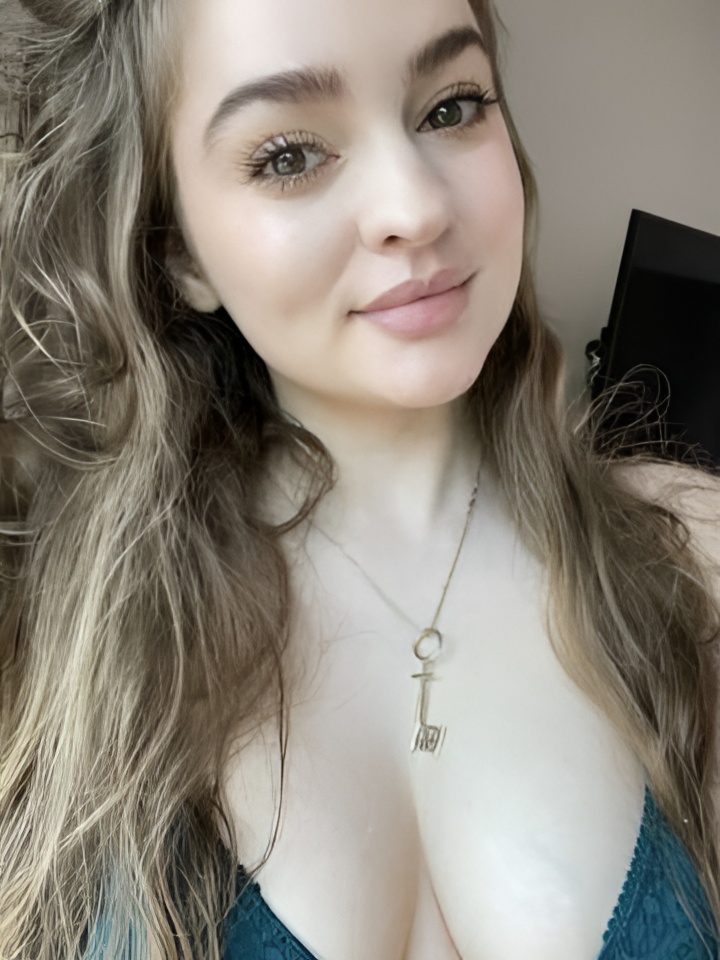 Софа привлекальеная девушка из Александровска цена от 2500 руб