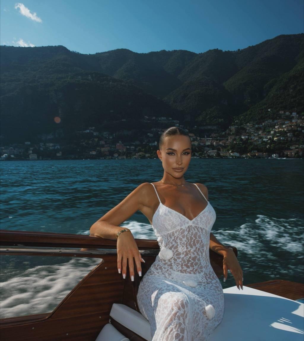 Амелия привлекальеная девушка из Александровска цена от 11000 руб