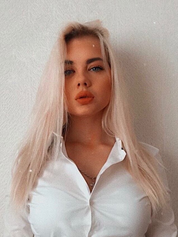 Алена привлекательная девушка из Александровска цена от 3500 руб