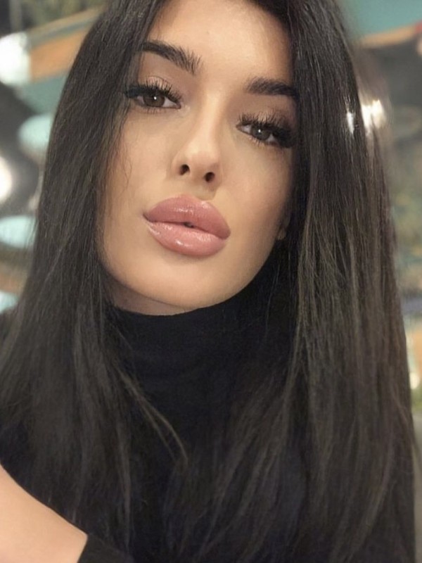 🎥 Влада привлекательная девушка из Александровска цена от 6000 руб