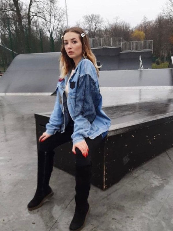 🎥 Наденька привлекательная девушка из Александровска цена от 5000 руб