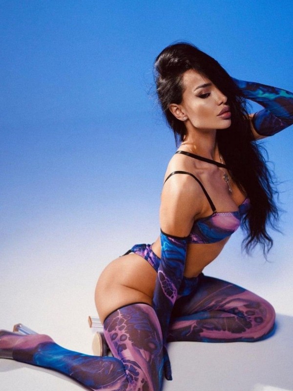 Асечка привлекательная девушка из Александровска цена от 9000 руб