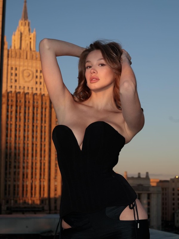 Инесса привлекательная девушка из Александровска цена от 7000 руб