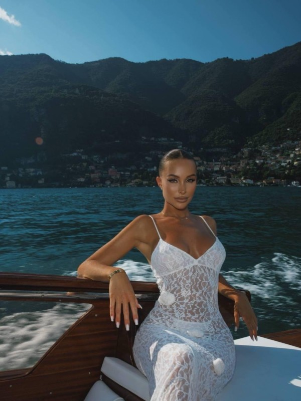 Амелия привлекательная девушка из Александровска цена от 11000 руб